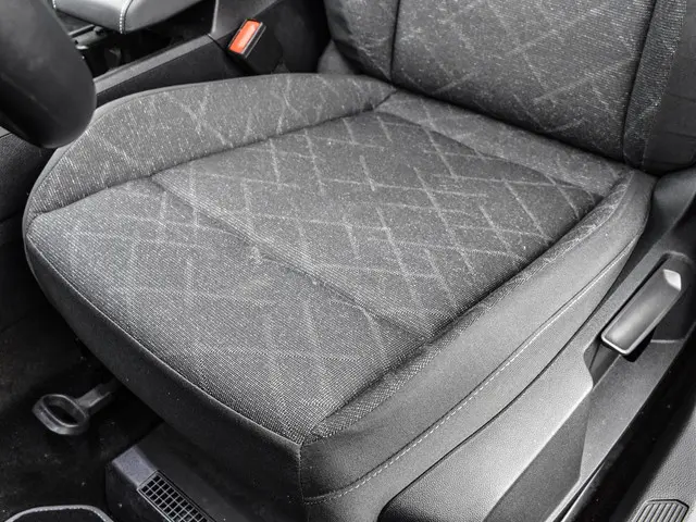 Volkswagen Golf 1.0 eTSI 110pk DSG Life 2024 Benzine 10