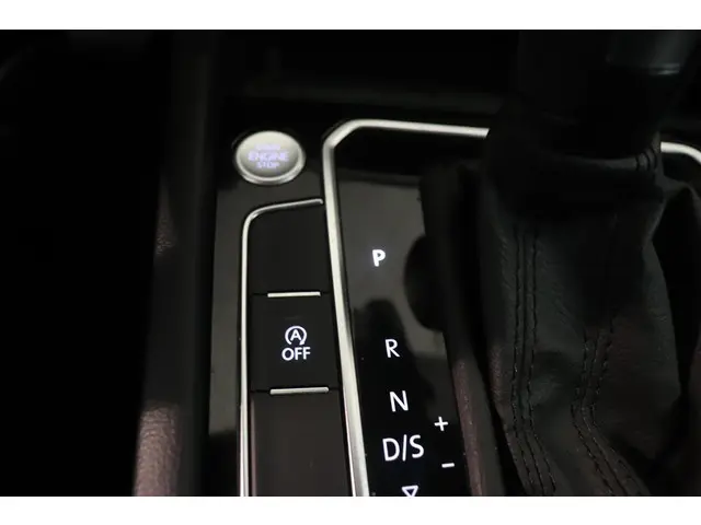 Volkswagen Passat 1.5 TSI R-Line Business + 2022 Benzine 35