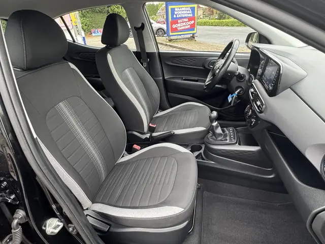 Hyundai i10 1.0 Comfort 5-zits 2022 Benzine 16