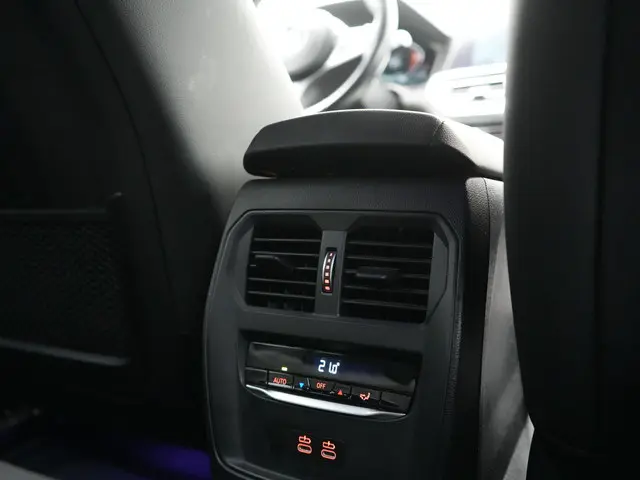 BMW 3 Serie Touring 320i M Sport 184pk 2021 Benzine 35