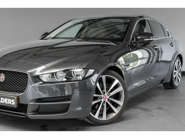 Jaguar XE 2.0 D Pure Leder Panorama 2018 Diesel 21