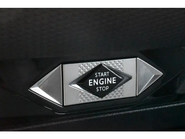 DS DS 4 PureTech 130 EAT8 Bastille 2024 Benzine 12