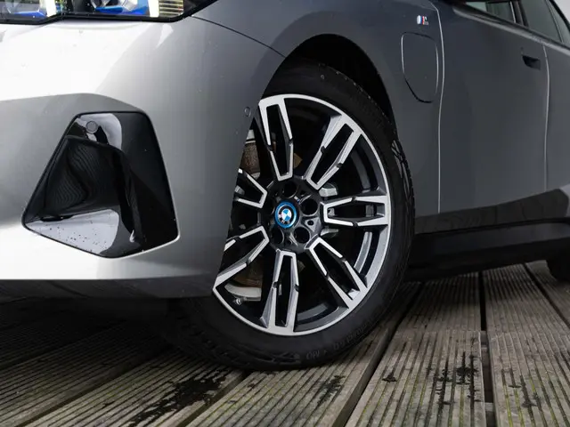 BMW 5 Serie Sedan 530e 2025 Hybride Benzine 38