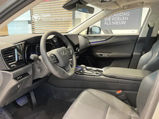 Lexus NX 450h+ AWD Executive Line 2025 Hybride Benzine 7