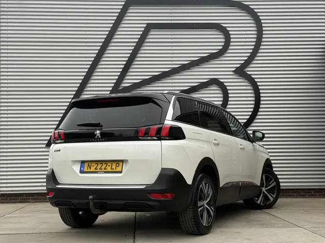 Peugeot 5008 1.2 PureTech Allure 2018 Benzine 2