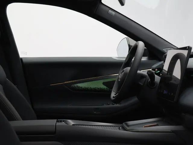 Lynk & Co 08 1.5 More 2026 Hybride Benzine 18