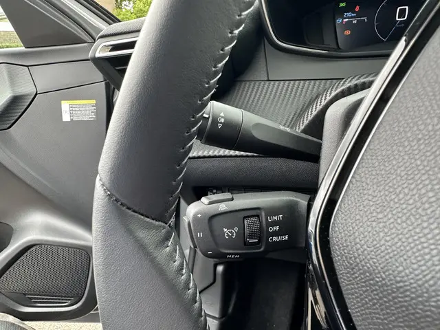 Peugeot 208 1.2 Turbo 100 PK Allure 2024 Benzine 17