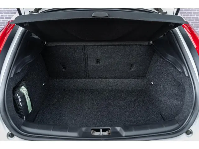 Volvo V40 1.5 T2 Polar+ 2019 Benzine 13