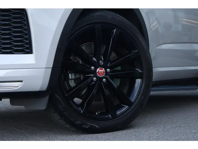 Jaguar E-PACE 2.0 P250 AWD R-Dynamic S 2019 Benzine 4
