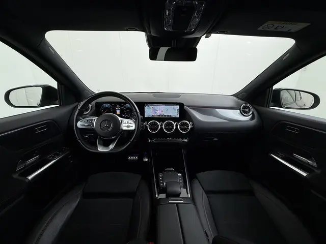 Mercedes-Benz GLA 180 AMG line 2021 Benzine 19