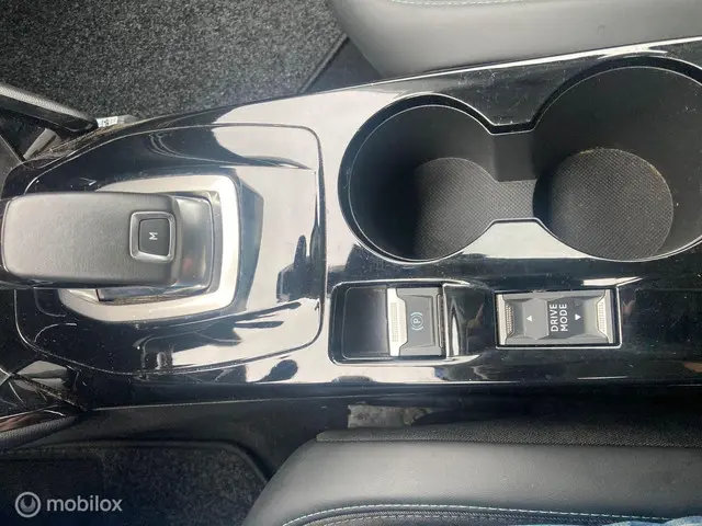 Peugeot 2008 1.2 PureTech Allure 2021 Benzine 19