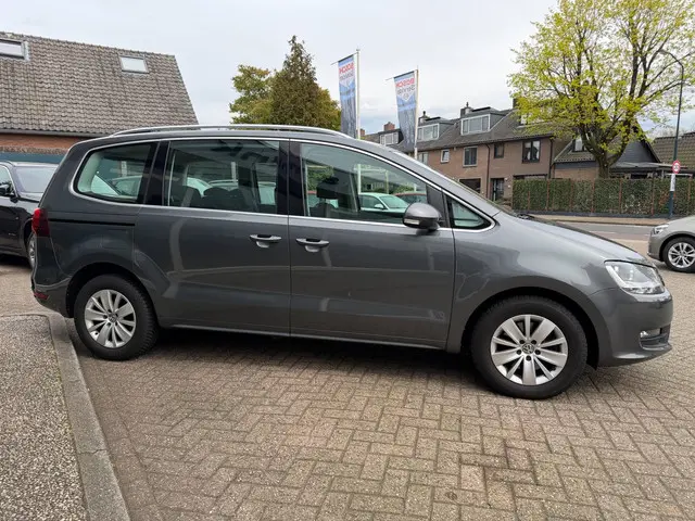 Volkswagen Sharan 1.4 TSI Exclusive Series 2017 Benzine 4