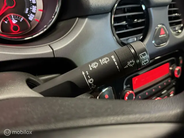 Opel ADAM 1.2 AIRCO / SLECHTS 49.000 KM NAP 2013 Benzine 27