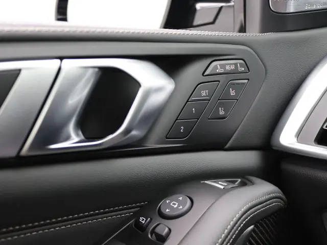 BMW X7 xDrive40i 2025 Benzine 24