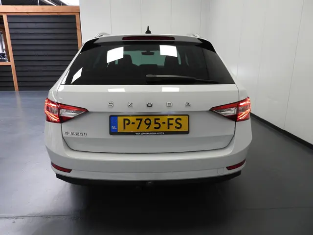 Škoda Superb Combi 1.5 TSI ACT Business 2022 Benzine 37