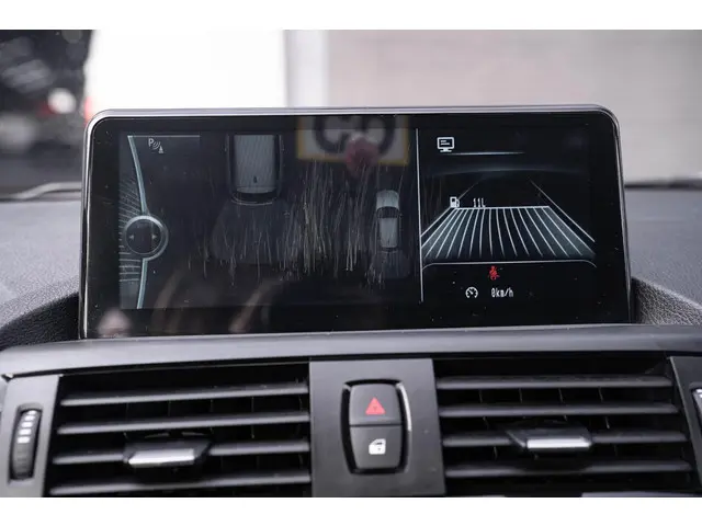 BMW 1 Serie 114i EDE Business+ 2013 Benzine 50
