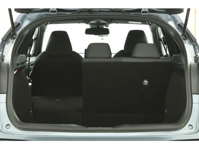 Toyota C-HR 1.8 Hybrid Executive 2022 Hybride Benzine 25