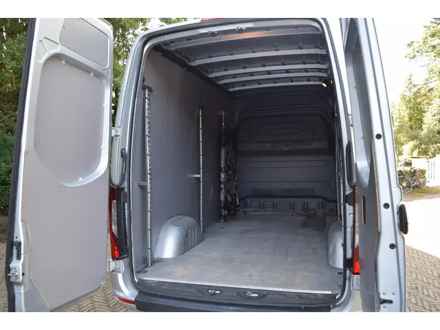 Mercedes-Benz Sprinter 319 3.0 CDI L2H2 2020 Diesel 18