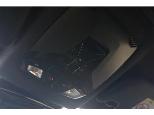 MINI 5-Deurs Cooper 2024 Benzine 23