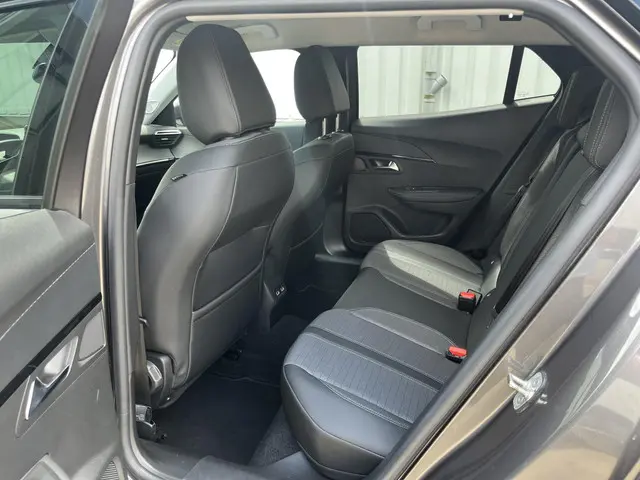 Peugeot 2008 1.2 PureTech Allure Pack 2021 Benzine 20