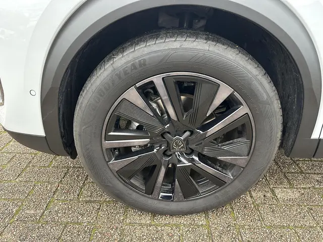 Peugeot 2008 1.2 Hybrid 145 PK GT 2025 Hybride Benzine 44
