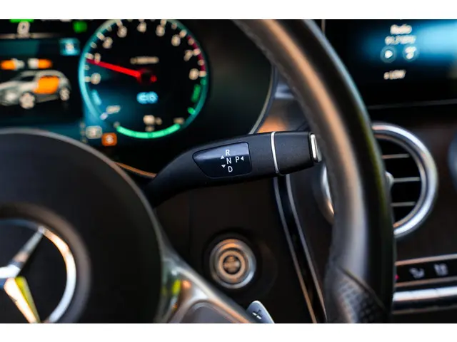 Mercedes-Benz GLC 300e 4MATIC 2021 Hybride Benzine 15
