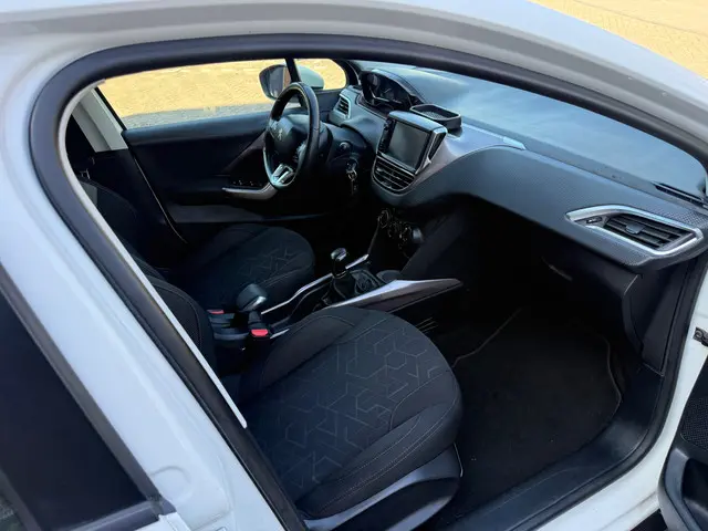 Peugeot 2008 1.2 VTi Active. ((( mooi nette auto )))) 2014 Benzine 6