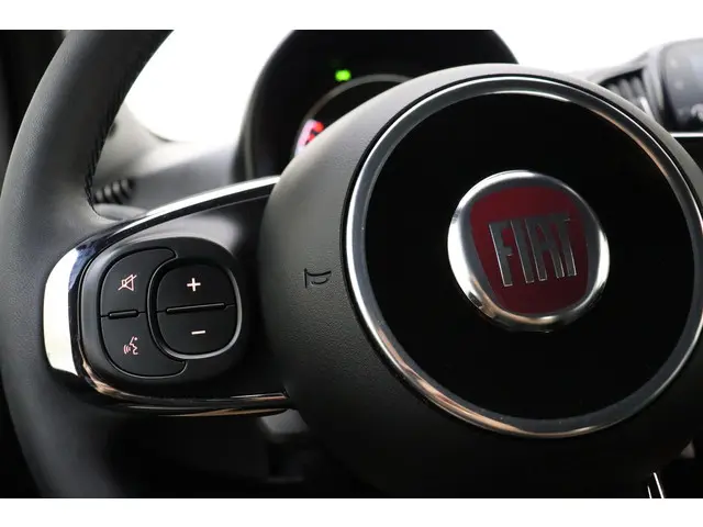 Fiat 500C 1.0 Hybrid Dolcevita 2024 Benzine 16