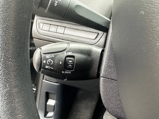 Peugeot 208 1.2 VTi Envy 2014 Benzine 12