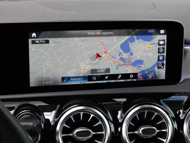 Mercedes-Benz A-Klasse 200 Premium Plus 2020 Benzine 19