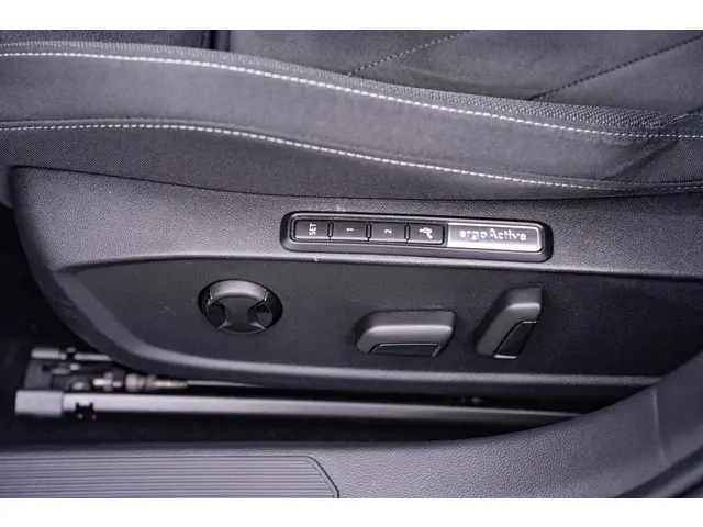 Volkswagen Golf 1.0 TSI Life 2020 Benzine 29
