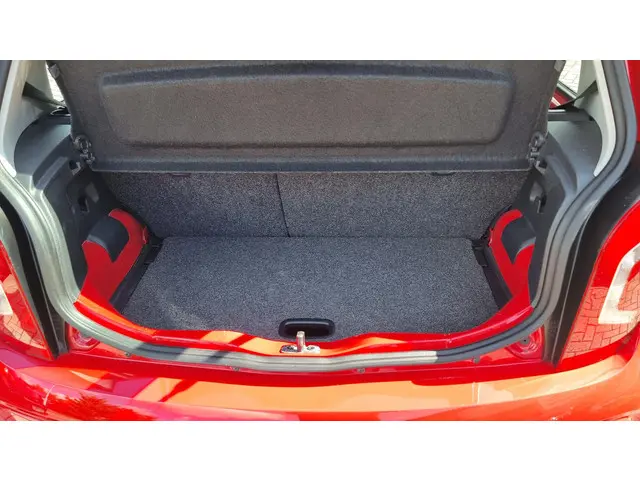 Volkswagen up! 1.0 move up! 2013 Benzine 9