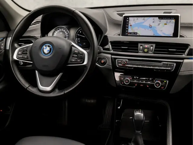 BMW X1 xDrive25e Sportline 2022 Hybride Benzine 7