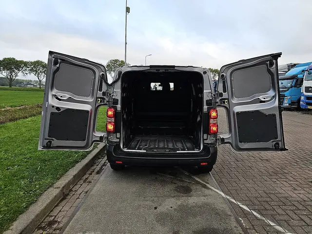 Opel Vivaro 1.5 2020 Diesel 11