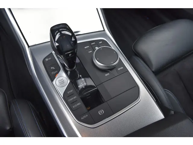 BMW 3 Serie 320i Executive Edition 2020 Benzine 25