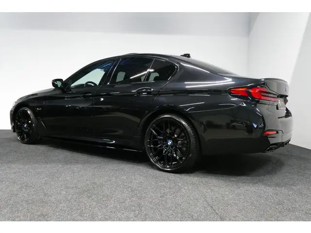BMW 5 Serie 530e xDrive M Sport 2023 Hybride Benzine 4