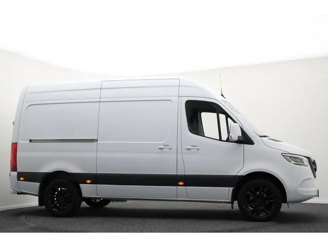 Mercedes-Benz Sprinter 317 CDI AUT. L2H2 2023 Diesel 21