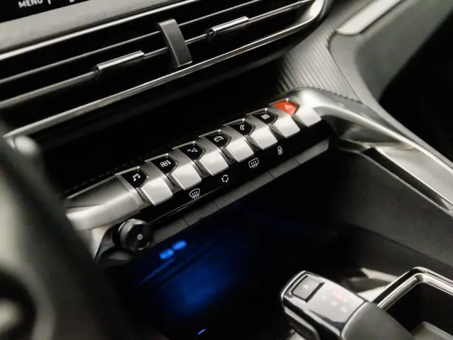 Peugeot 3008 1.2 PureTech Sport 2017 Benzine 9