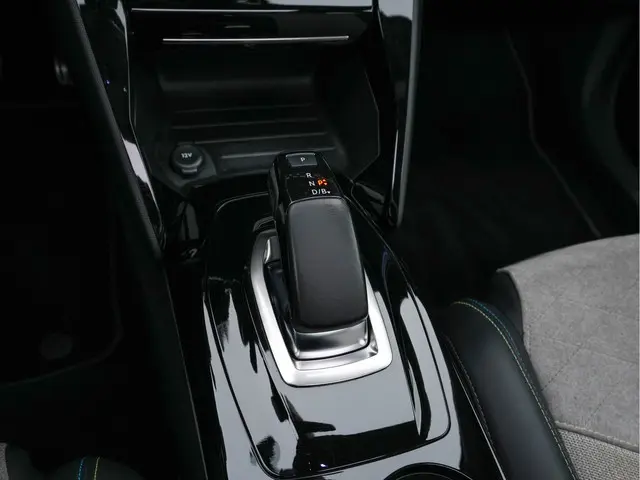 Peugeot e-2008 EV GT 50 kWh {SOH-91%} 2020 Elektrisch 13