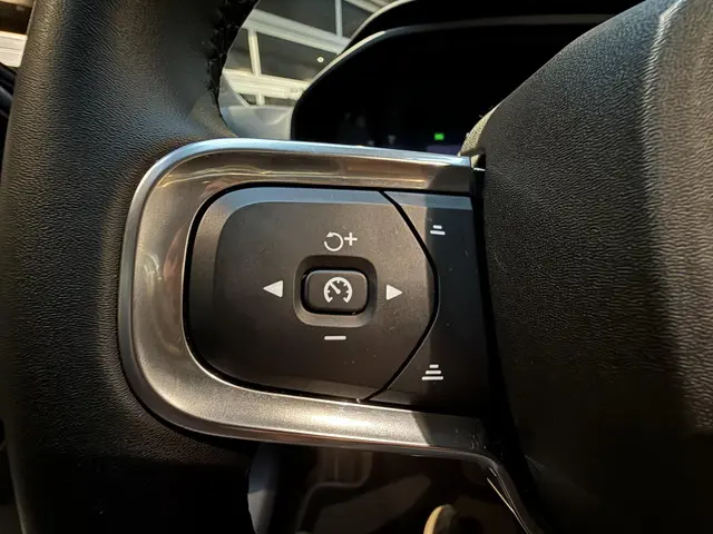 Volvo XC40 2.0 B3 Essential Edition 165PK 2025 Benzine 23