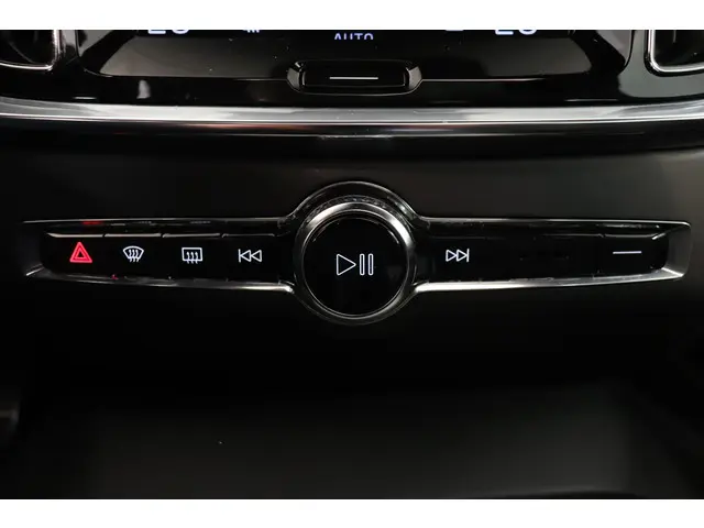 Volvo V60 2.0 B4 R-Design 2021 Benzine 31