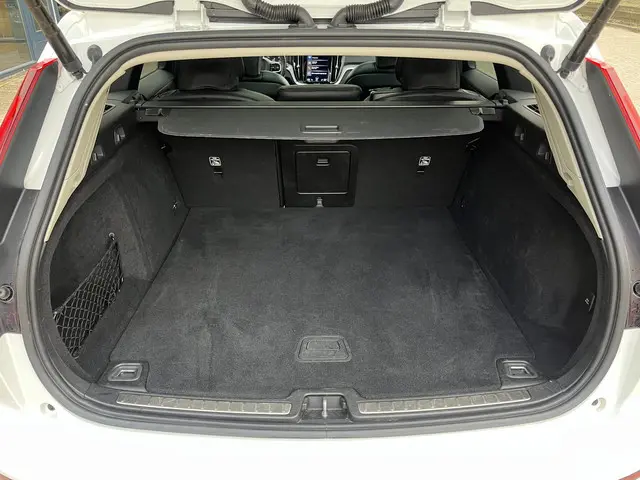 Volvo V60 2.0 B3 Business Pro 2020 Benzine 30