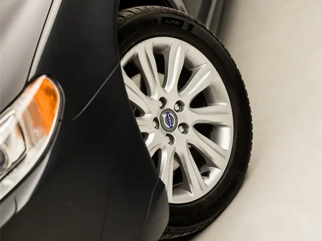 Volvo V70 1.6 T4 R-Design 2013 Benzine 30