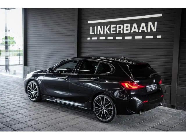 BMW 1 Serie 120i | M Sport | PDC | LED | 19 inch | 2022 Benzine 12