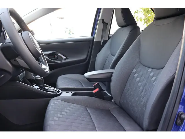 Toyota Yaris 1.5 Hybrid 115 Dynamic, 2025 Hybride Benzine 18