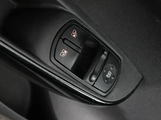 Opel Corsa 1.4 Business+ 2015 Benzine 14