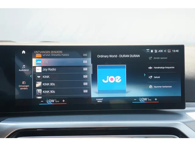 BMW 3 Serie Touring 320i 2024 Benzine 21