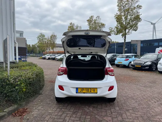 Hyundai i10 1.0i i-Motion Comfort 2016 Benzine 10