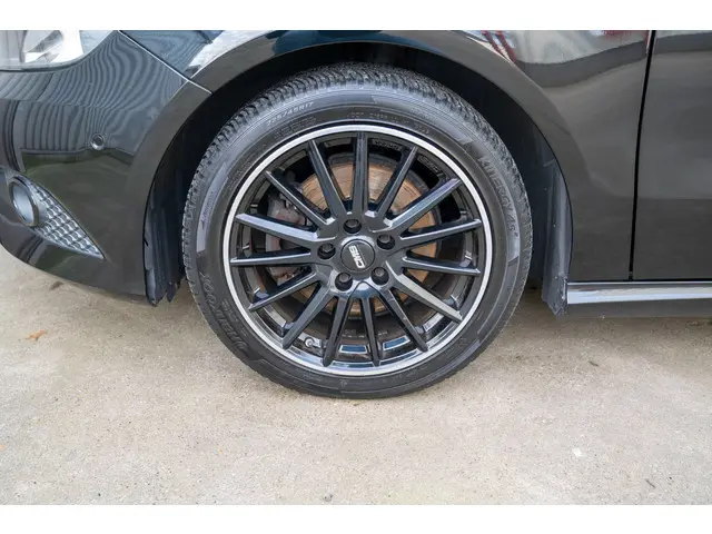 Mercedes-Benz A-Klasse 180 Prestige 2015 Benzine 25