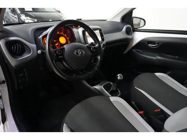 Toyota Aygo 1.0 VVT-i x-sport 2016 Benzine 6